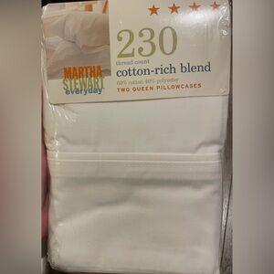 NWT in Sealed Package 🔅 Martha Stewart Everyday Cotton-Blend Pillowcases